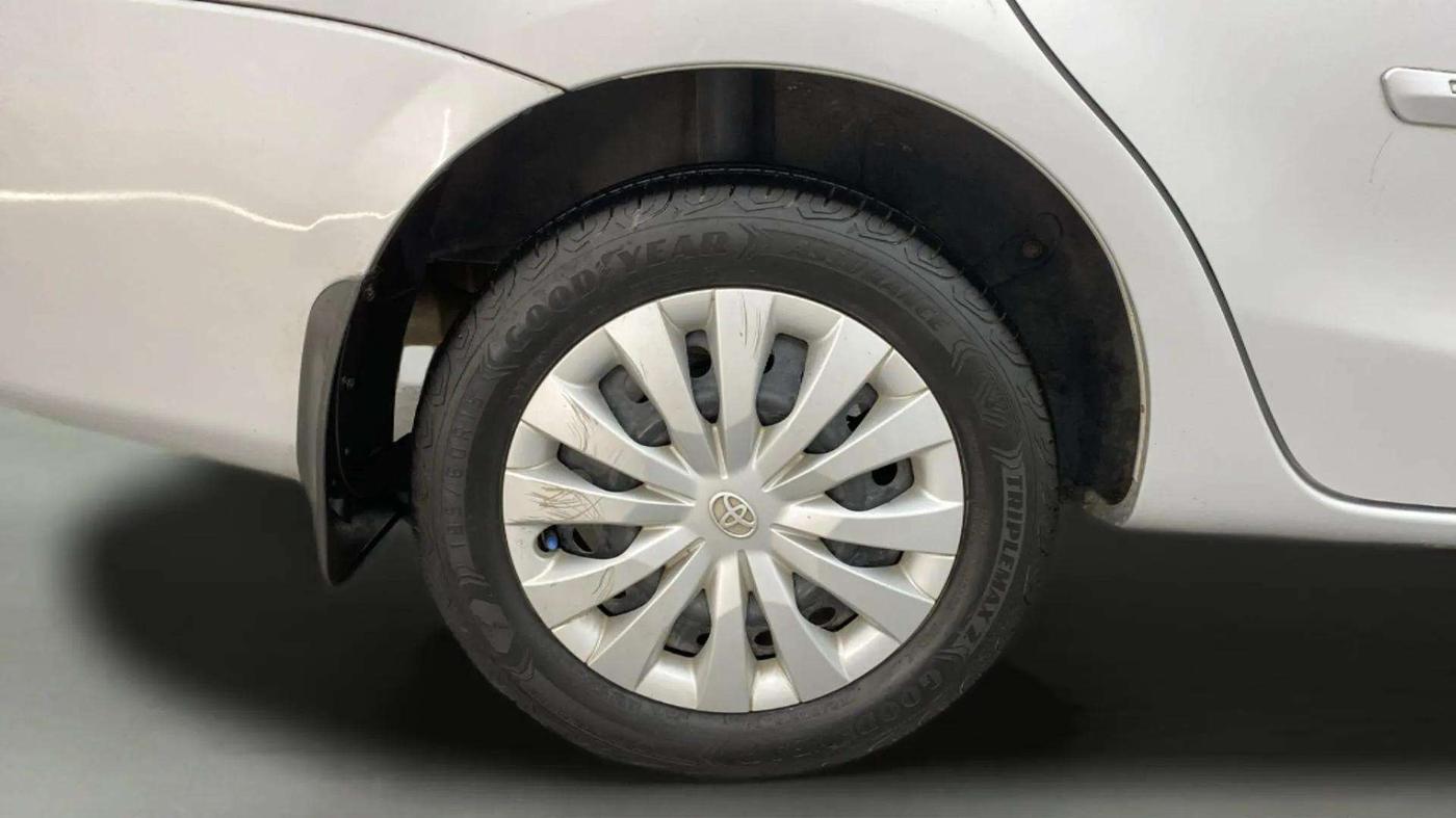 2015 Toyota Etios G, Petrol, Manual, 34,146 km, Right Rear Wheel