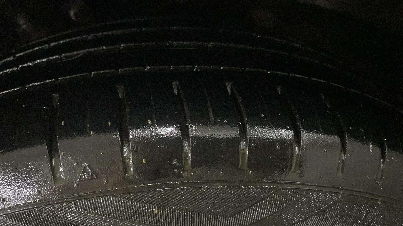 2018 Maruti Ciaz ALPHA  AT 1.5 SHVS PETROL, Petrol, Automatic, 54,710 km, Right Rear Tyre Tread