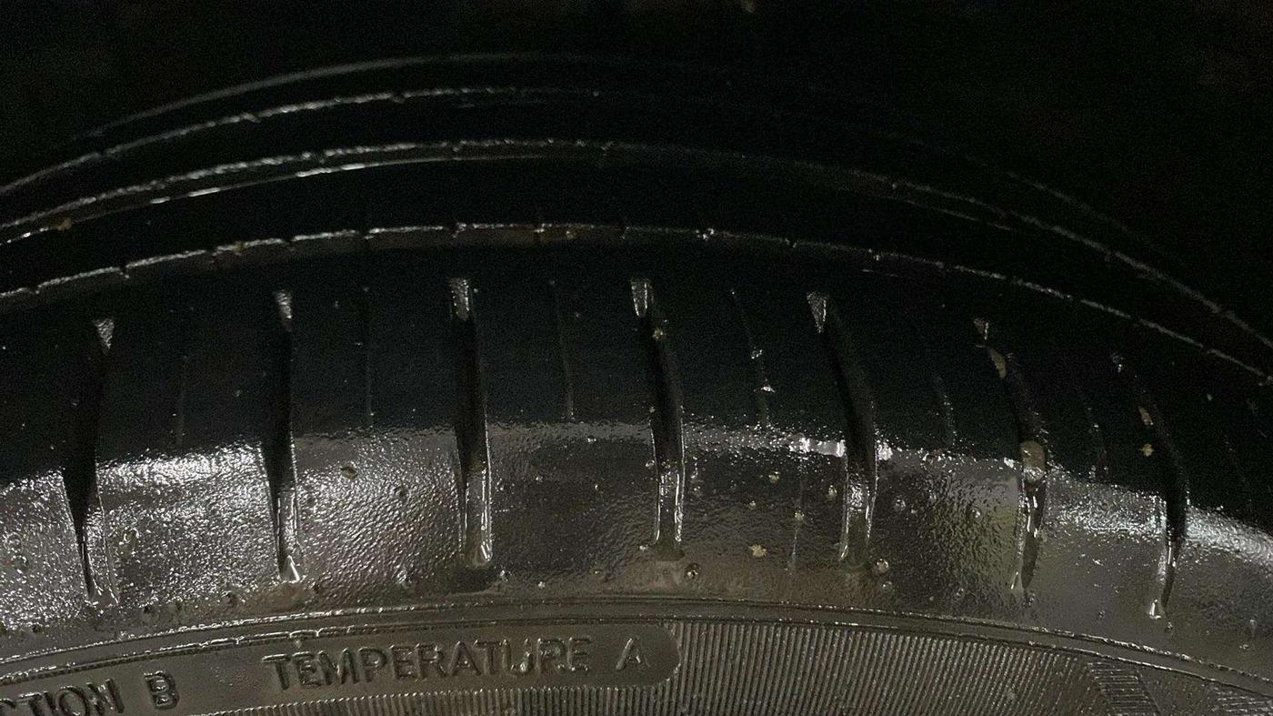 2018 Maruti Ciaz ALPHA  AT 1.5 SHVS PETROL, Petrol, Automatic, 54,710 km, Left Front Tyre Tread