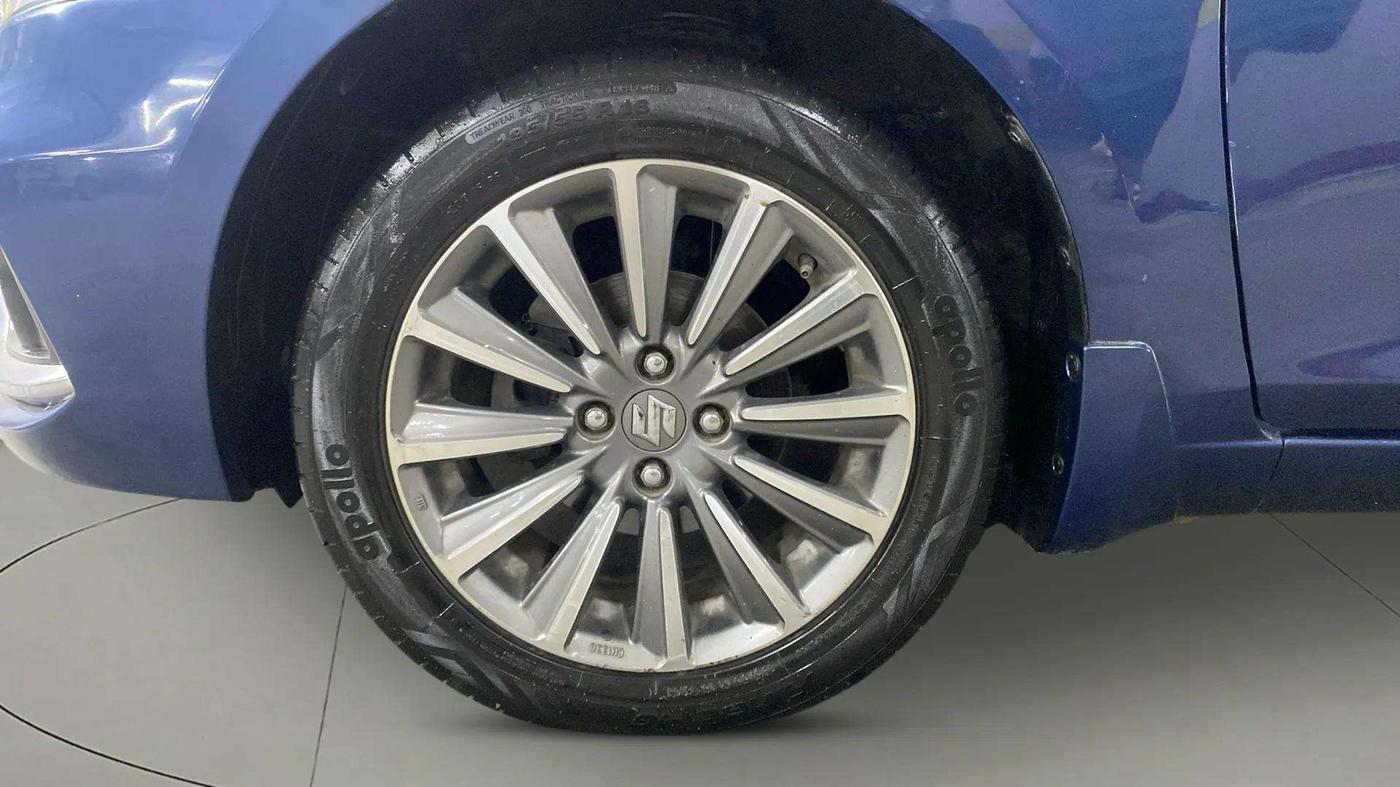 2018 Maruti Ciaz ALPHA  AT 1.5 SHVS PETROL, Petrol, Automatic, 54,710 km, Left Front Wheel