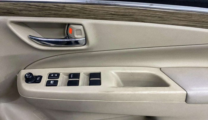 2018 Maruti Ciaz ALPHA  AT 1.5 SHVS PETROL, Petrol, Automatic, 54,517 km, Driver Side Door Panels Control