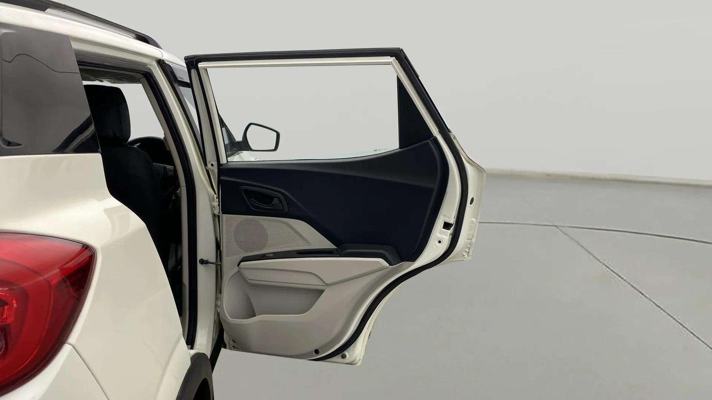 2022 Mahindra XUV300 W6 1.2 PETROL, Petrol, Manual, 36,826 km, RHS Rear Door