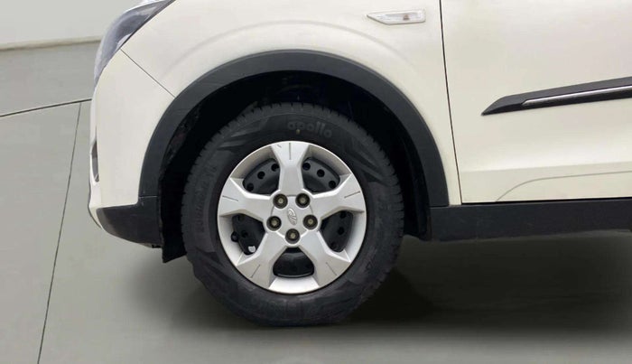 2022 Mahindra XUV300 W6 1.2 PETROL, Petrol, Manual, 36,826 km, Left Front Wheel