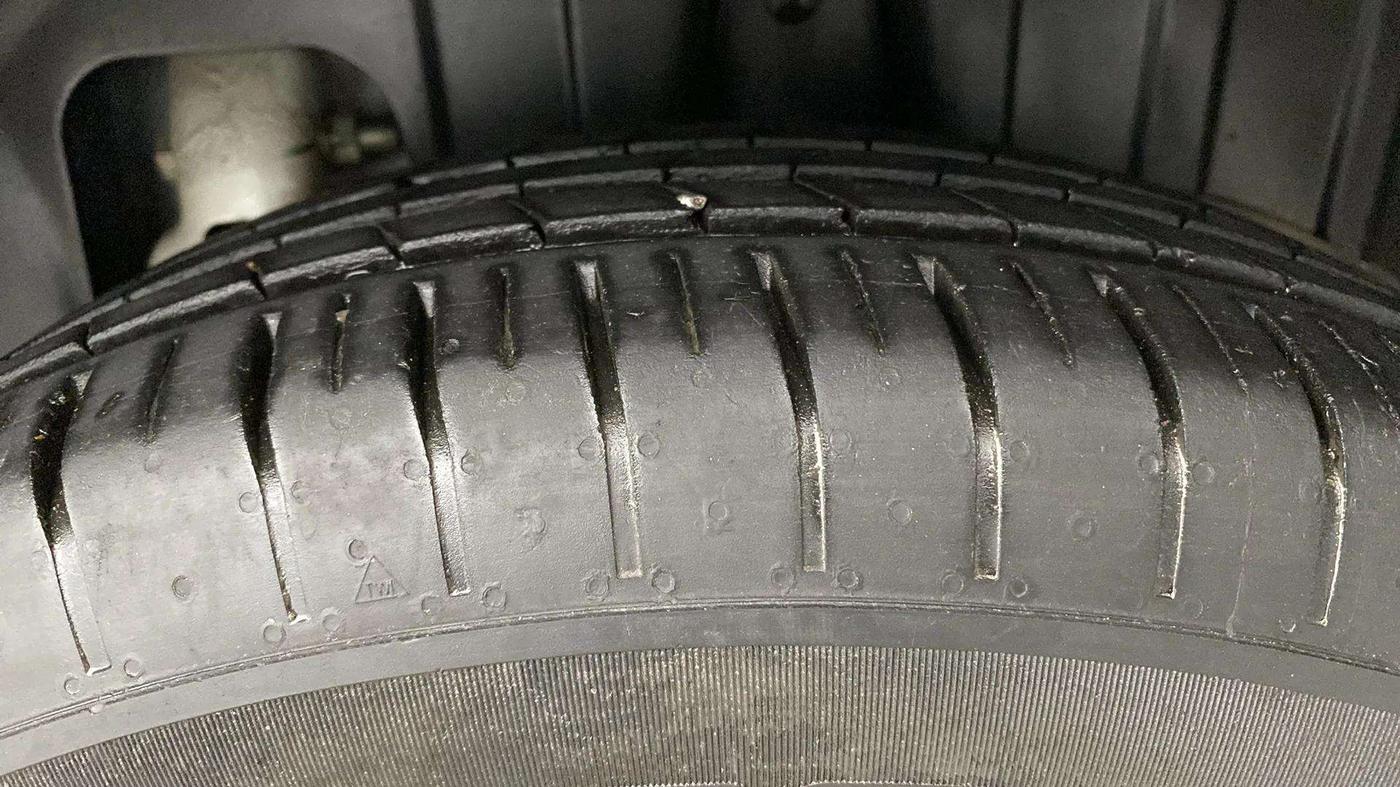 2022 Mahindra XUV300 W6 1.2 PETROL, Petrol, Manual, 36,826 km, Left Rear Tyre Tread