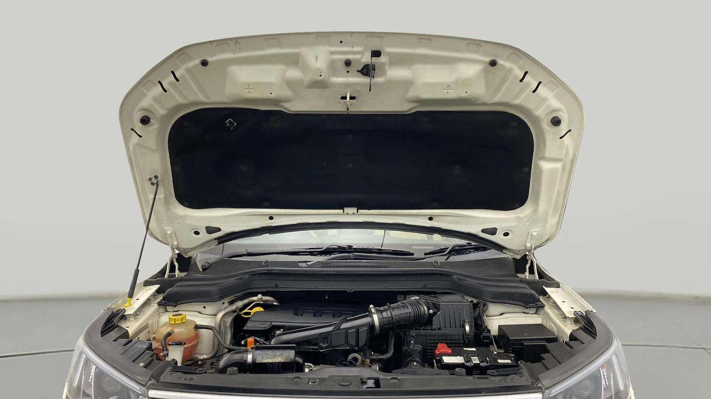 2022 Mahindra XUV300 W6 1.2 PETROL, Petrol, Manual, 36,826 km, Open Bonet