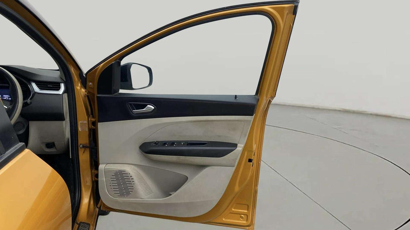 2022 Renault TRIBER RXZ DUAL TONE, Petrol, Manual, 36,968 km, RHS Front Door