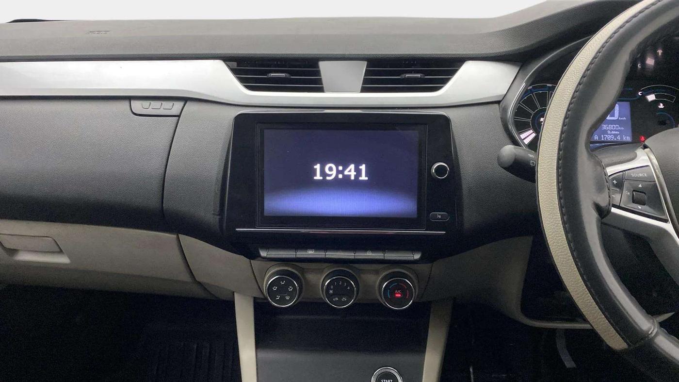 2022 Renault TRIBER RXZ DUAL TONE, Petrol, Manual, 36,968 km, Air Conditioner