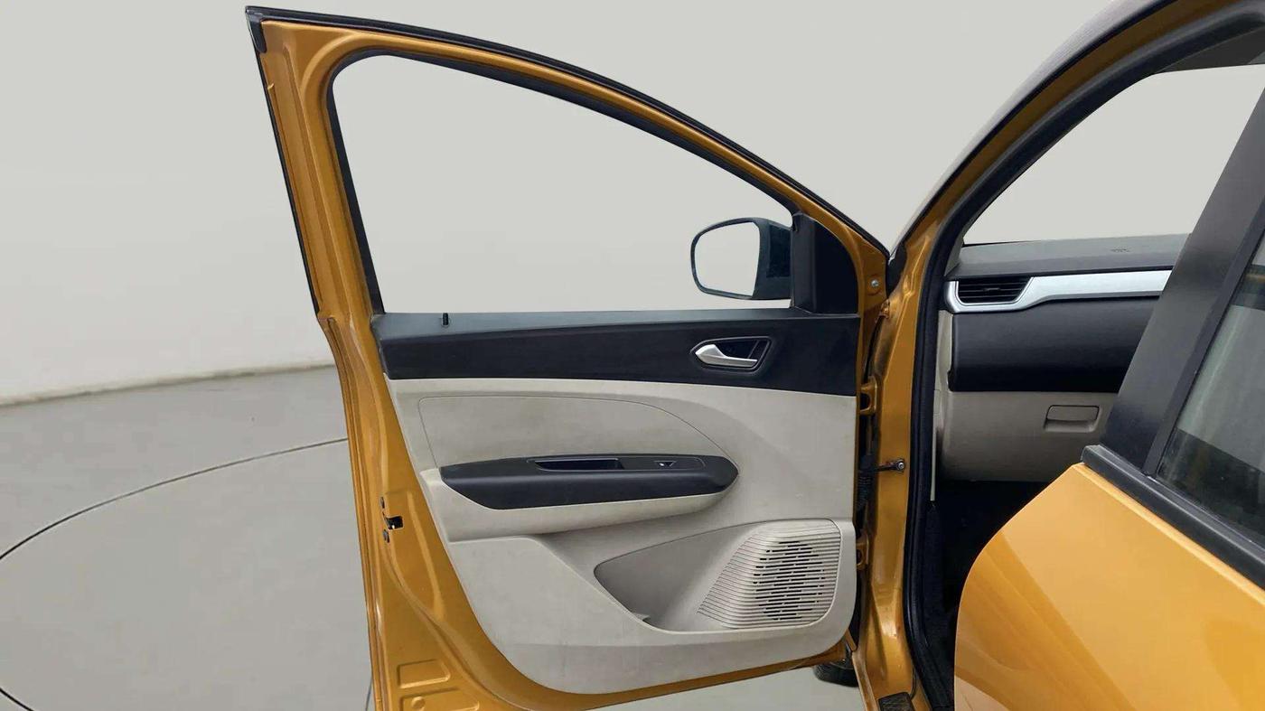 2022 Renault TRIBER RXZ DUAL TONE, Petrol, Manual, 36,968 km, LHS Front Door