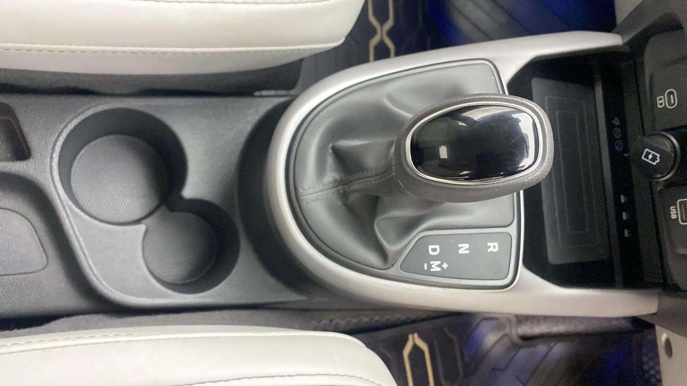2023 Hyundai GRAND I10 NIOS ASTA AMT 1.2 KAPPA VTVT, Petrol, Automatic, 9,743 km, Gear Lever