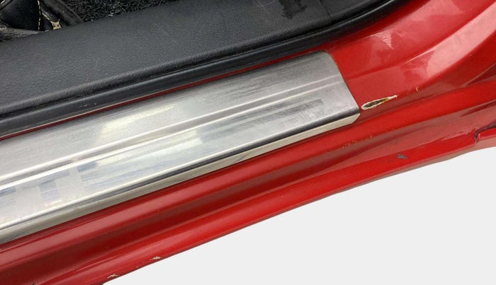2019 Maruti Swift VXI AMT, Petrol, Automatic, 68,842 km, Right running board - Slightly dented