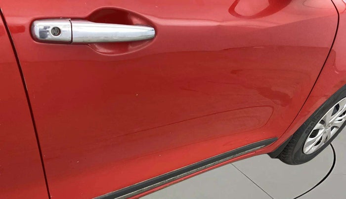 2019 Maruti Swift VXI AMT, Petrol, Automatic, 68,842 km, Driver-side door - Slightly dented