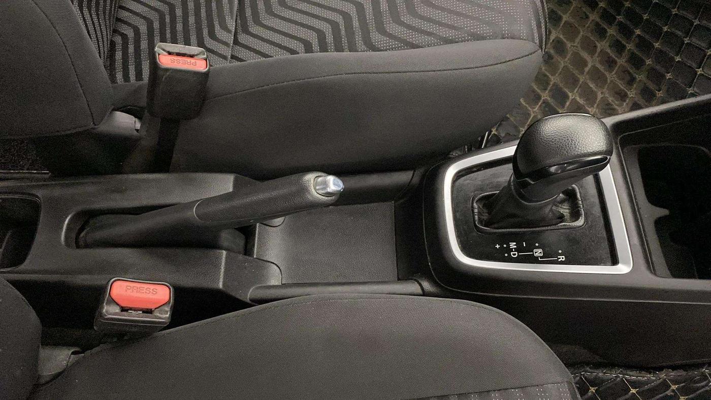 2019 Maruti Swift VXI AMT, Petrol, Automatic, 68,842 km, Gear Lever