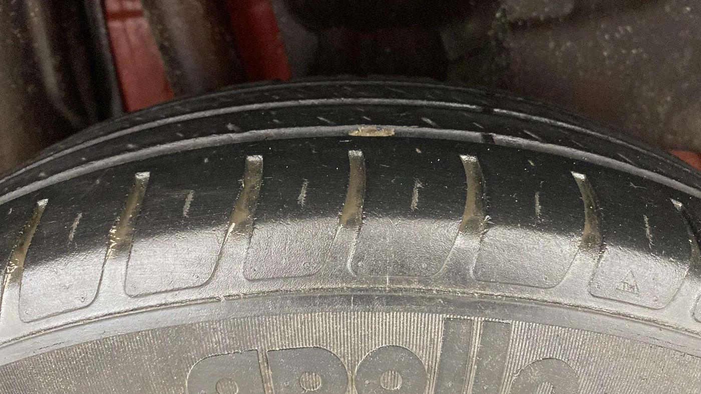 2019 Maruti Swift VXI AMT, Petrol, Automatic, 68,842 km, Right Rear Tyre Tread