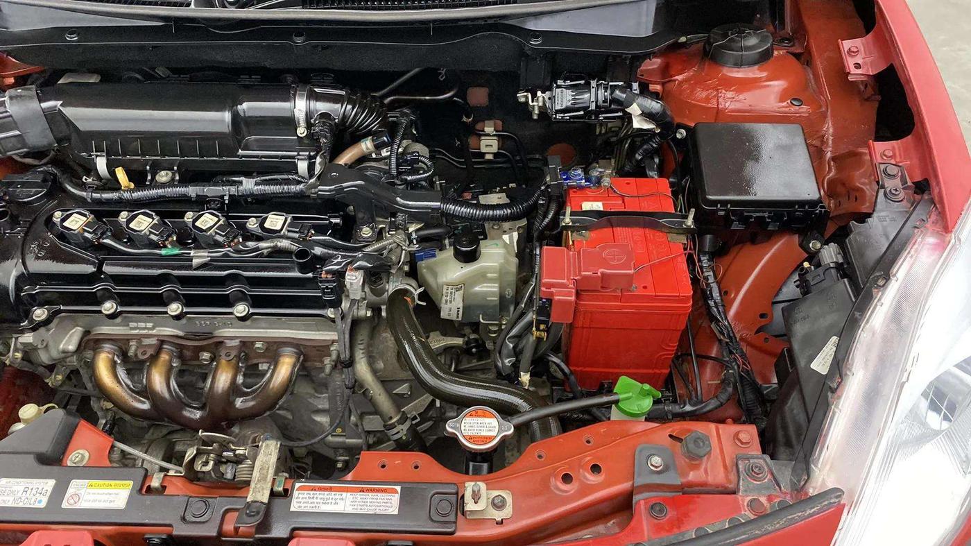 2019 Maruti Swift VXI AMT, Petrol, Automatic, 68,842 km, Engine View - Left