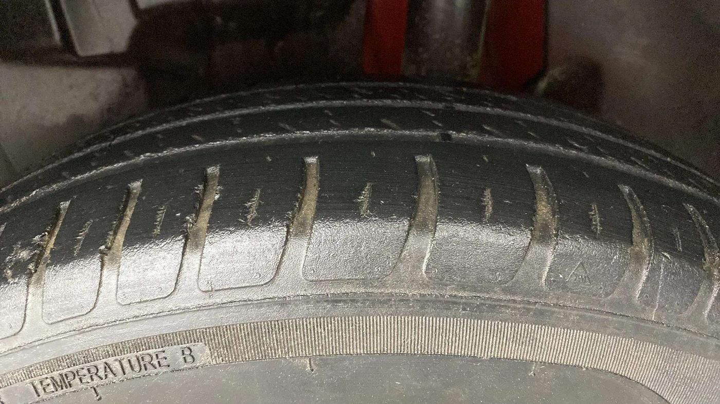 2019 Maruti Swift VXI AMT, Petrol, Automatic, 68,842 km, Left Rear Tyre Tread