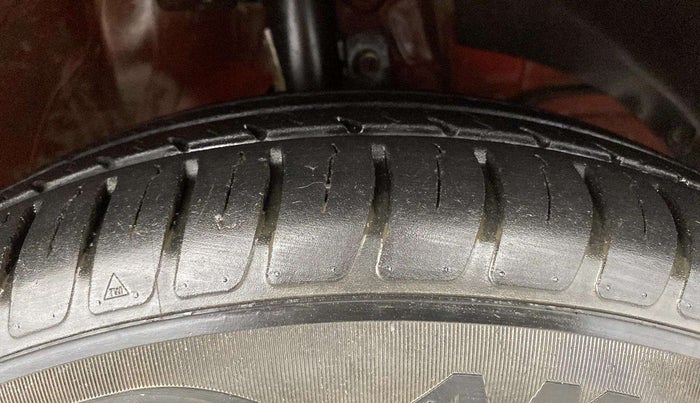2019 Maruti Swift VXI AMT, Petrol, Automatic, 68,842 km, Right Front Tyre Tread
