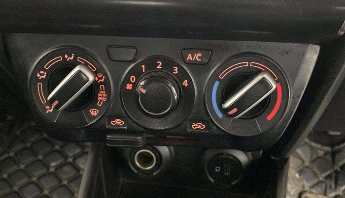 2019 Maruti Swift VXI AMT, Petrol, Automatic, 68,842 km, AC Unit - Front vent has minor damage