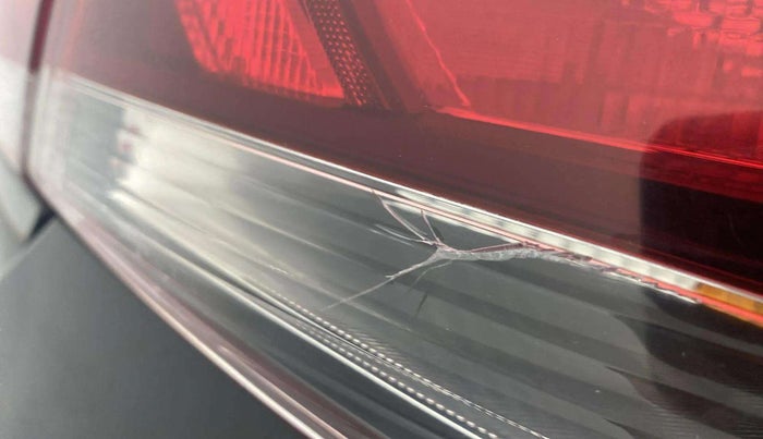 2018 Hyundai Verna 1.4 E PETROL, Petrol, Manual, 46,174 km, Right tail light - Minor damage
