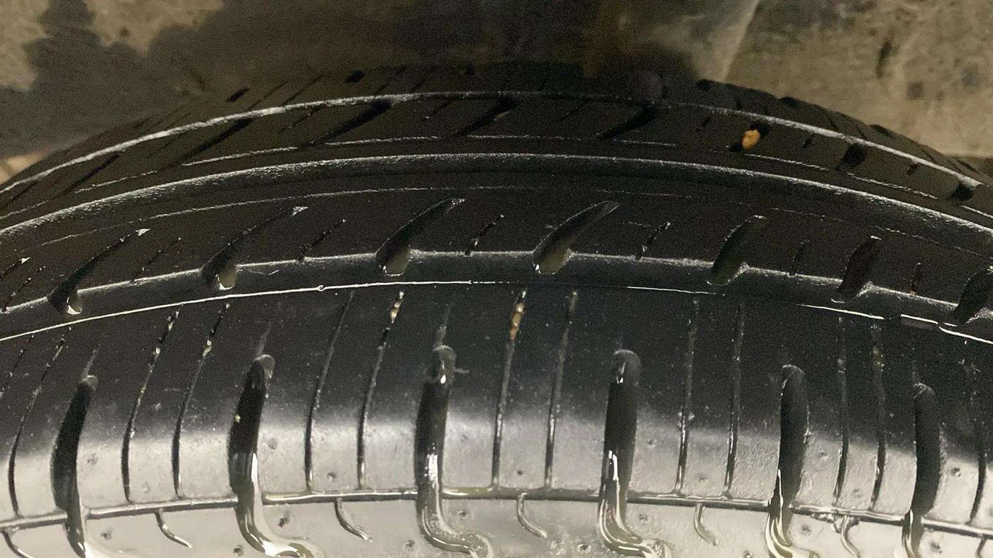 2018 Renault Kwid CLIMBER 1.0 AMT, Petrol, Automatic, 17,483 km, Left Rear Tyre Tread
