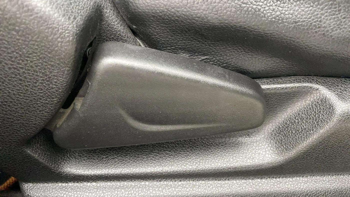 2018 Renault Kwid CLIMBER 1.0 AMT, Petrol, Automatic, 17,483 km, Driver Side Adjustment Panel