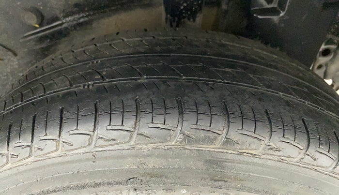 2014 Toyota Etios Liva G, Petrol, Manual, 73,506 km, Left Rear Tyre Tread