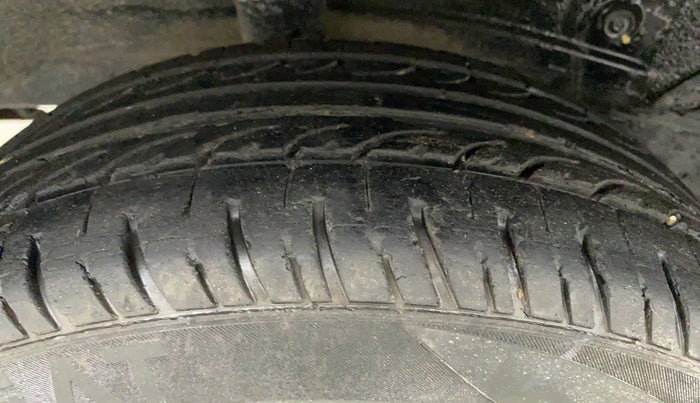 2014 Toyota Etios Liva G, Petrol, Manual, 73,506 km, Right Rear Tyre Tread