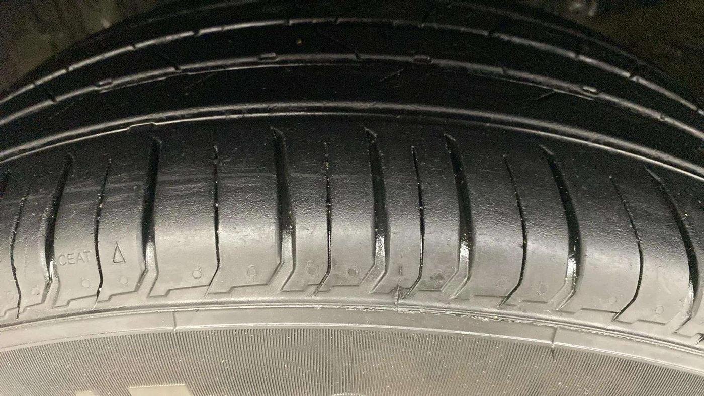2021 Hyundai VENUE SX 1.0 TURBO, Petrol, Manual, 62,591 km, Left Front Tyre Tread