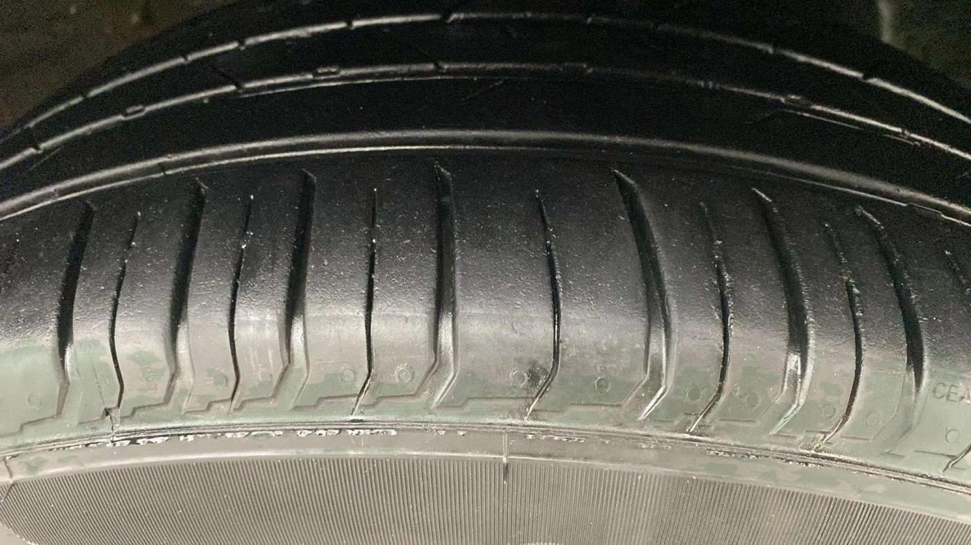 2021 Hyundai VENUE SX 1.0 TURBO, Petrol, Manual, 62,591 km, Right Front Tyre Tread