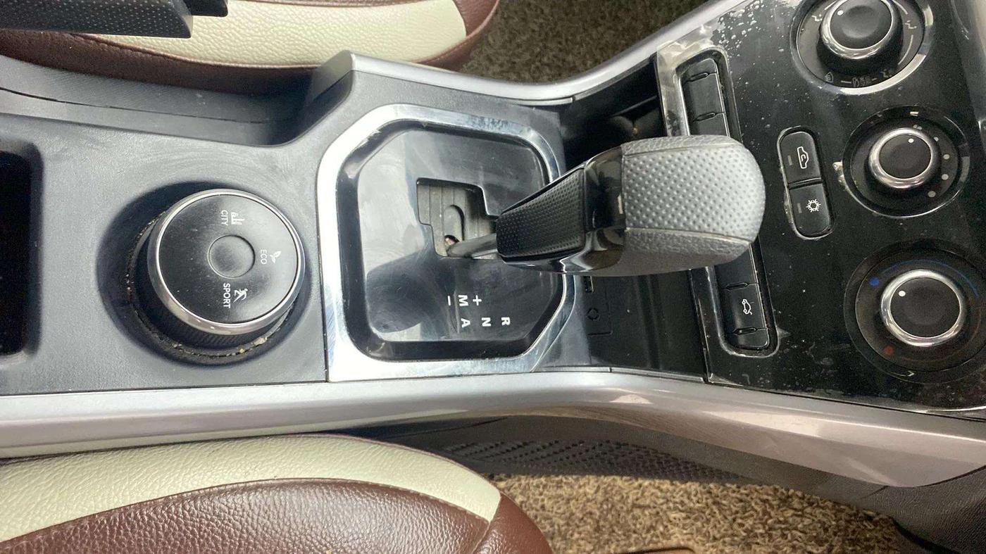 2023 Tata NEXON XMA SUNROOF PETROL, Petrol, Automatic, 22,644 km, Gear Lever