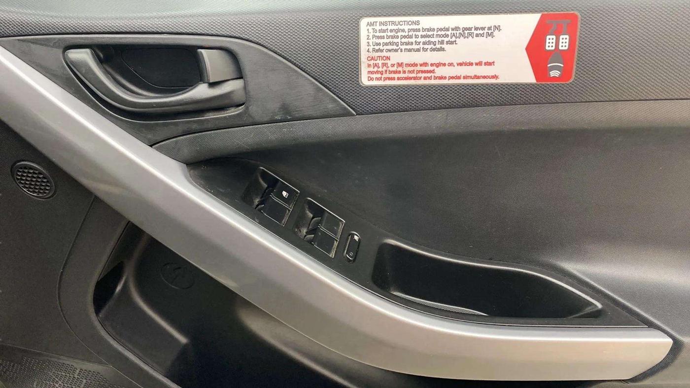 2023 Tata NEXON XMA SUNROOF PETROL, Petrol, Automatic, 22,644 km, Driver Side Door Panels Control