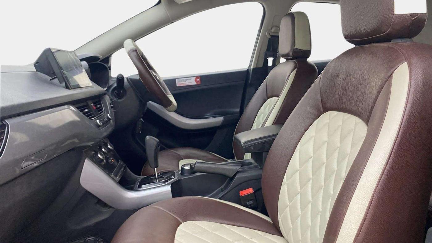 2023 Tata NEXON XMA SUNROOF PETROL, Petrol, Automatic, 22,644 km, Right Side Front Door Cabin
