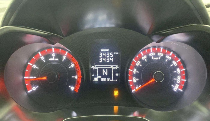 2022 Mahindra XUV300 W4 1.2 PETROL, Petrol, Manual, 19,311 km, Instrument cluster - Glass has scratches