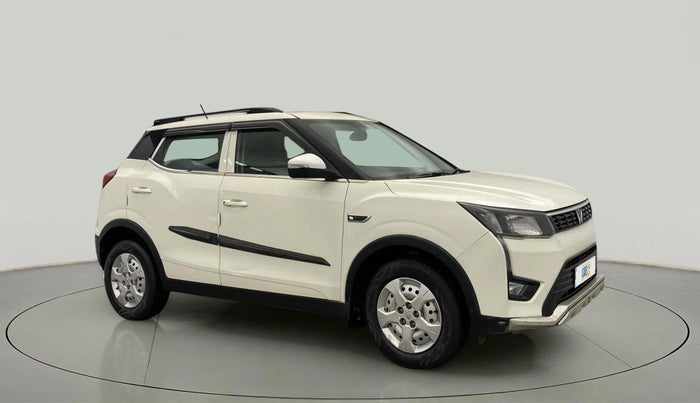 2022 Mahindra XUV300 W4 1.2 PETROL, Petrol, Manual, 19,311 km, Right Front Diagonal