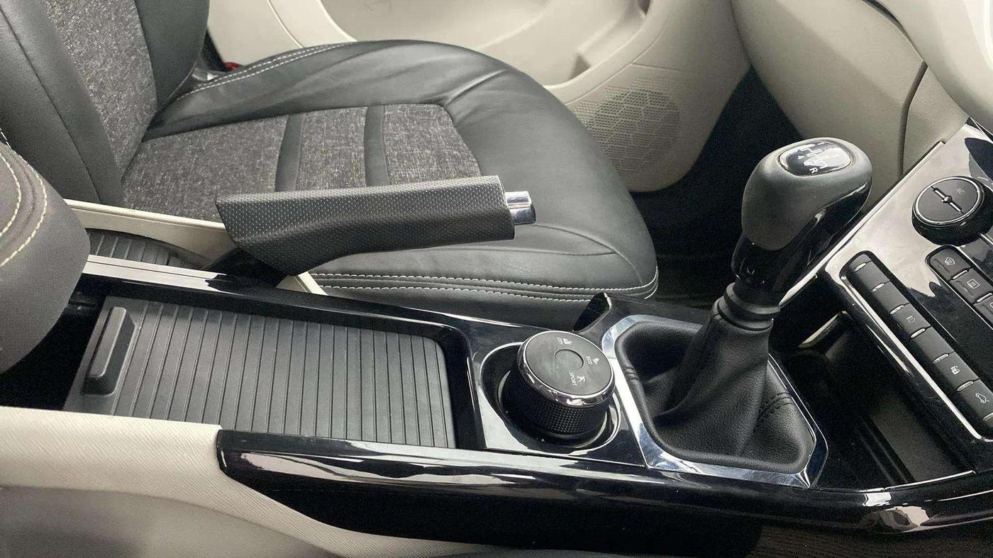 2021 Tata NEXON XZ PLUS DIESEL, Diesel, Manual, 34,297 km, Gear Lever