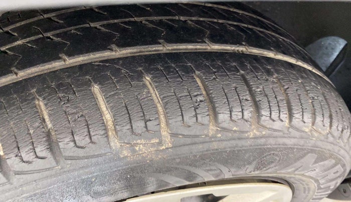 2018 Maruti Vitara Brezza VDI (O), Diesel, Manual, 28,106 km, Left front tyre - Minor crack