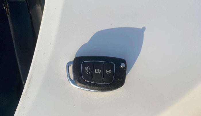 2015 Hyundai Xcent S 1.2, Petrol, Manual, 82,387 km, Key Close Up