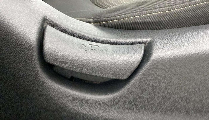 2017 Hyundai Creta E PLUS 1.6 PETROL, Petrol, Manual, 39,803 km, Driver Side Adjustment Panel