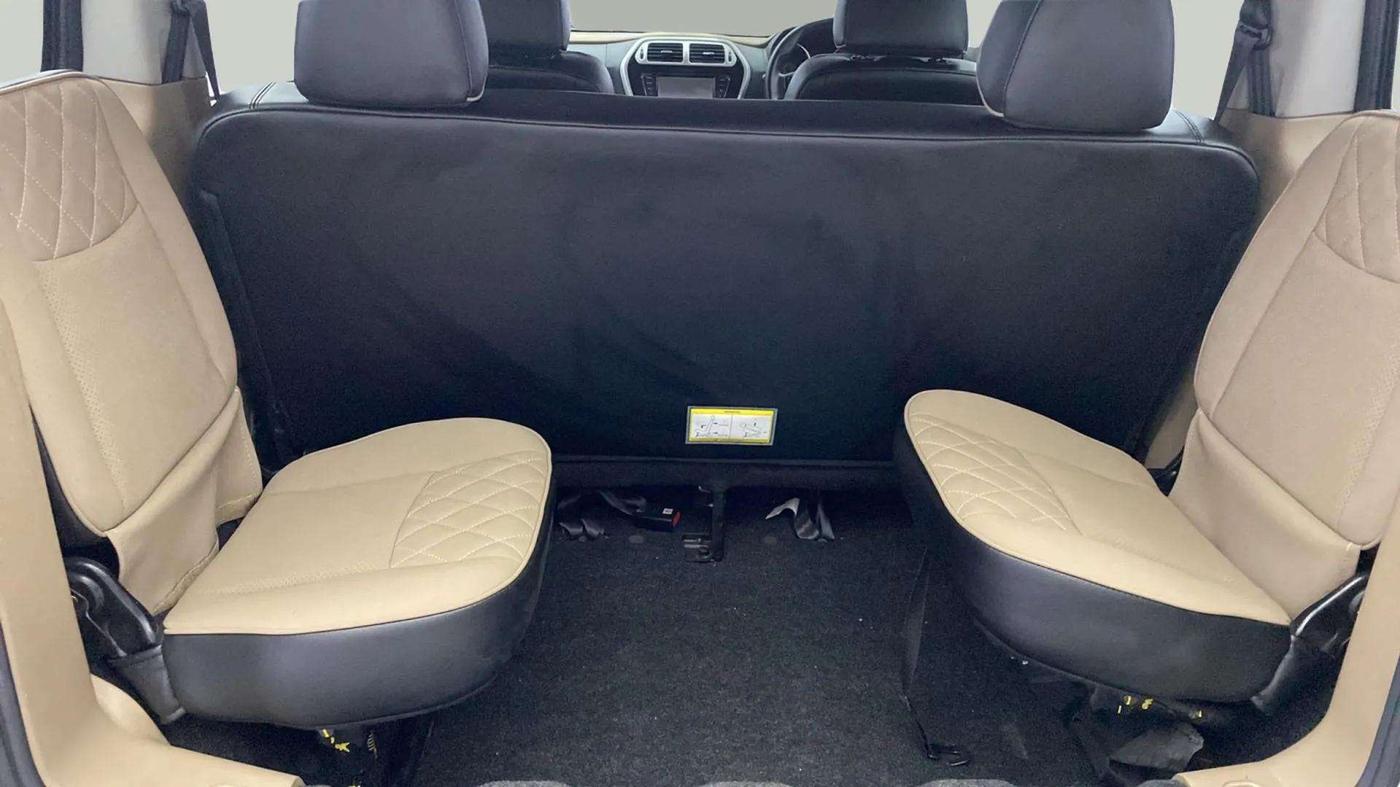 2018 Mahindra TUV300 T10, Diesel, Manual, 8,362 km, Third Seat Row ( optional )