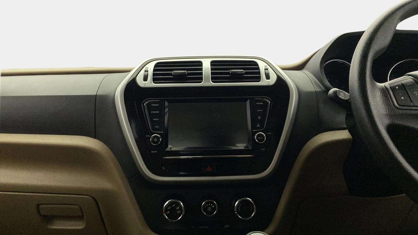 2018 Mahindra TUV300 T10, Diesel, Manual, 8,362 km, Air Conditioner