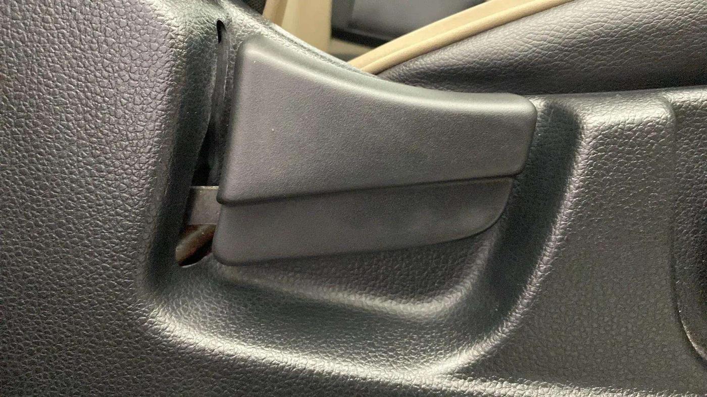 2018 Mahindra TUV300 T10, Diesel, Manual, 8,362 km, Driver Side Adjustment Panel
