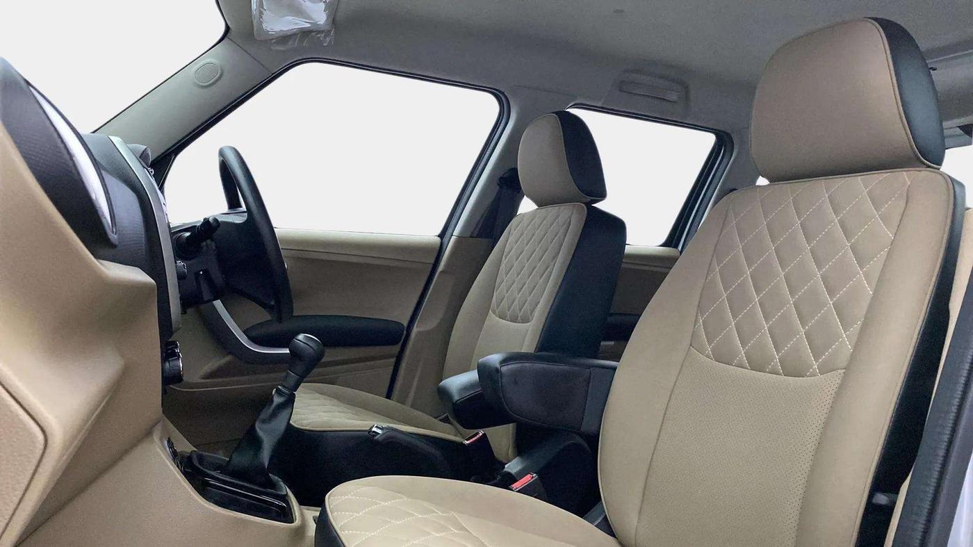 2018 Mahindra TUV300 T10, Diesel, Manual, 8,362 km, Right Side Front Door Cabin