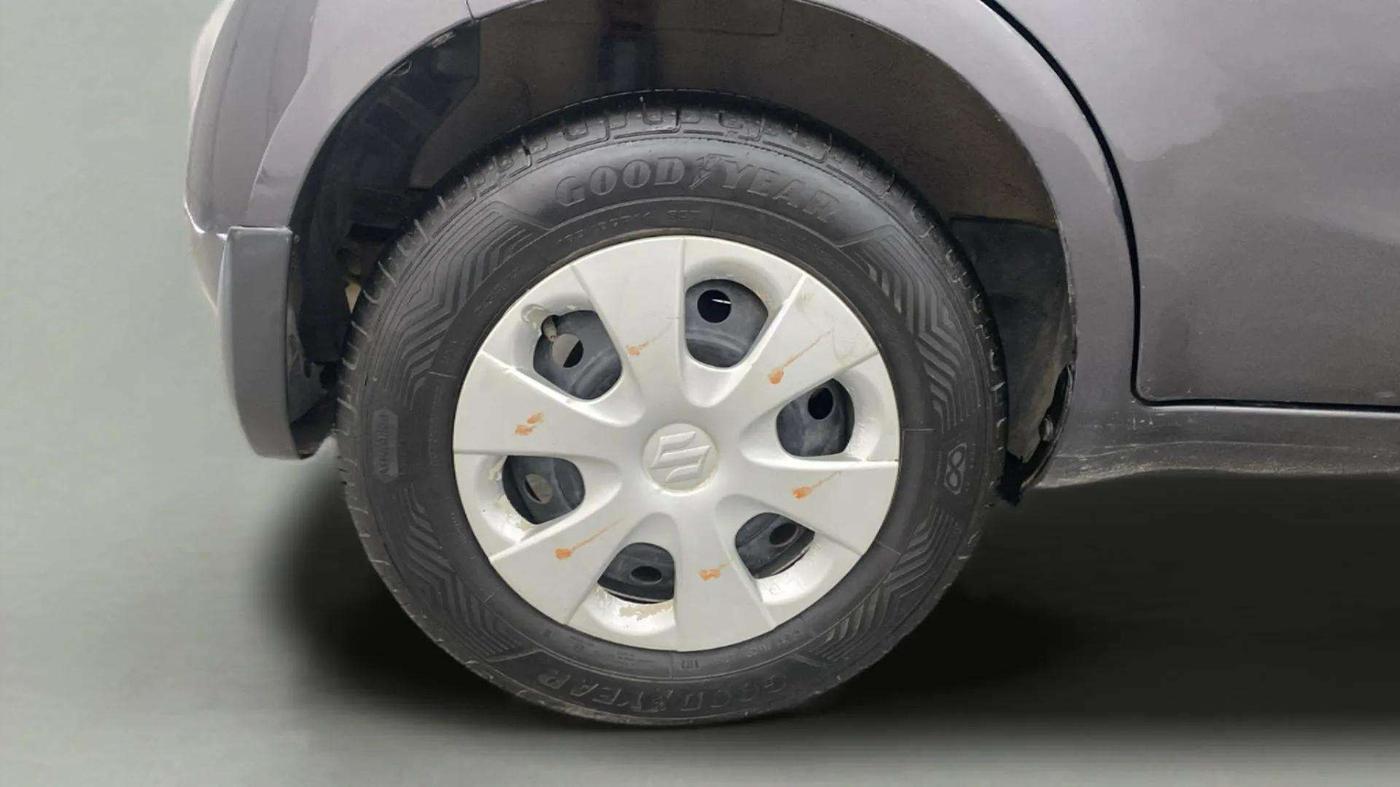 2013 Maruti Ritz VXI, Petrol, Manual, 48,239 km, Right Rear Wheel