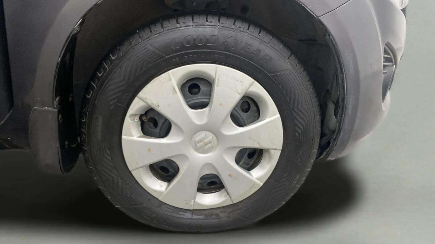2013 Maruti Ritz VXI, Petrol, Manual, 48,239 km, Right Front Wheel