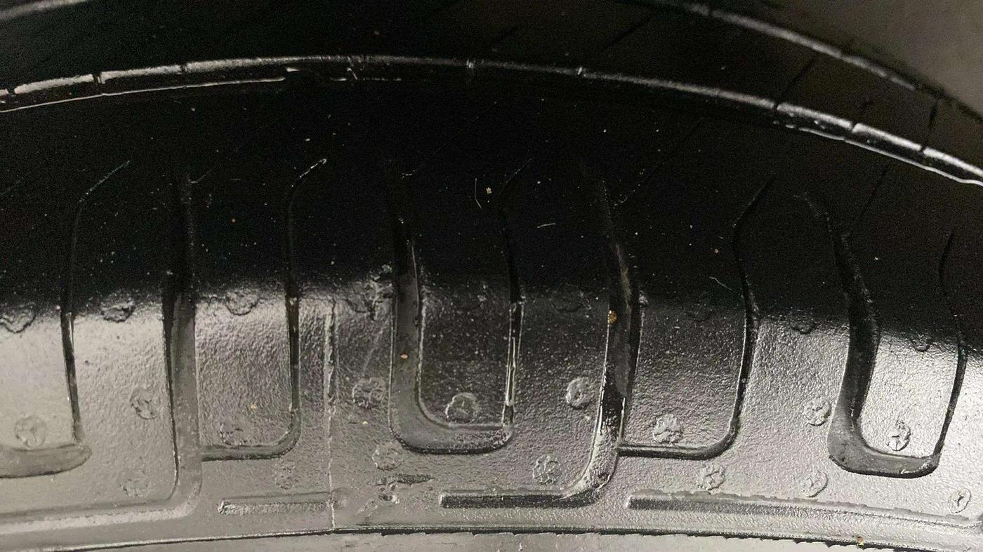 2013 Maruti Ritz VXI, Petrol, Manual, 48,239 km, Right Front Tyre Tread