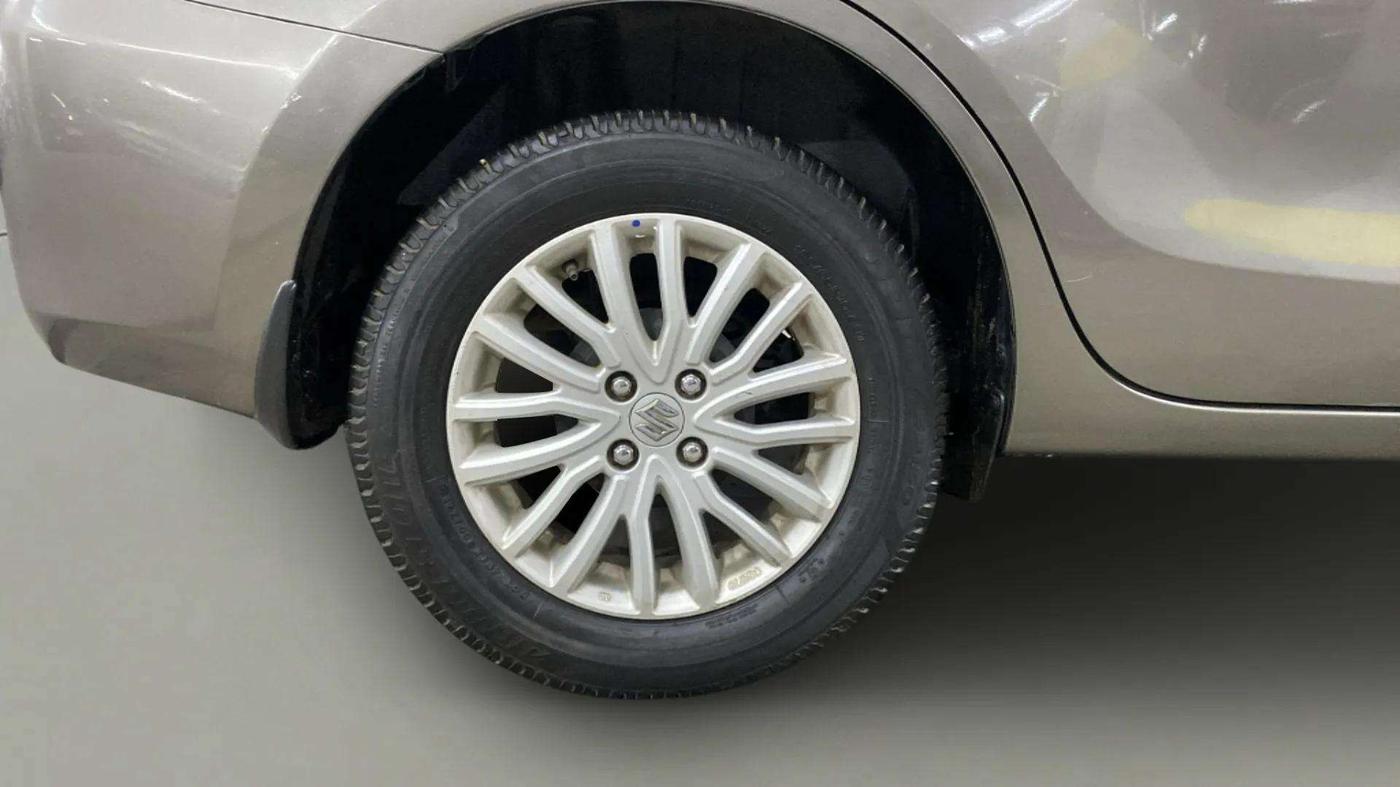 2018 Maruti Dzire ZXI, Petrol, Manual, 32,719 km, Right Rear Wheel