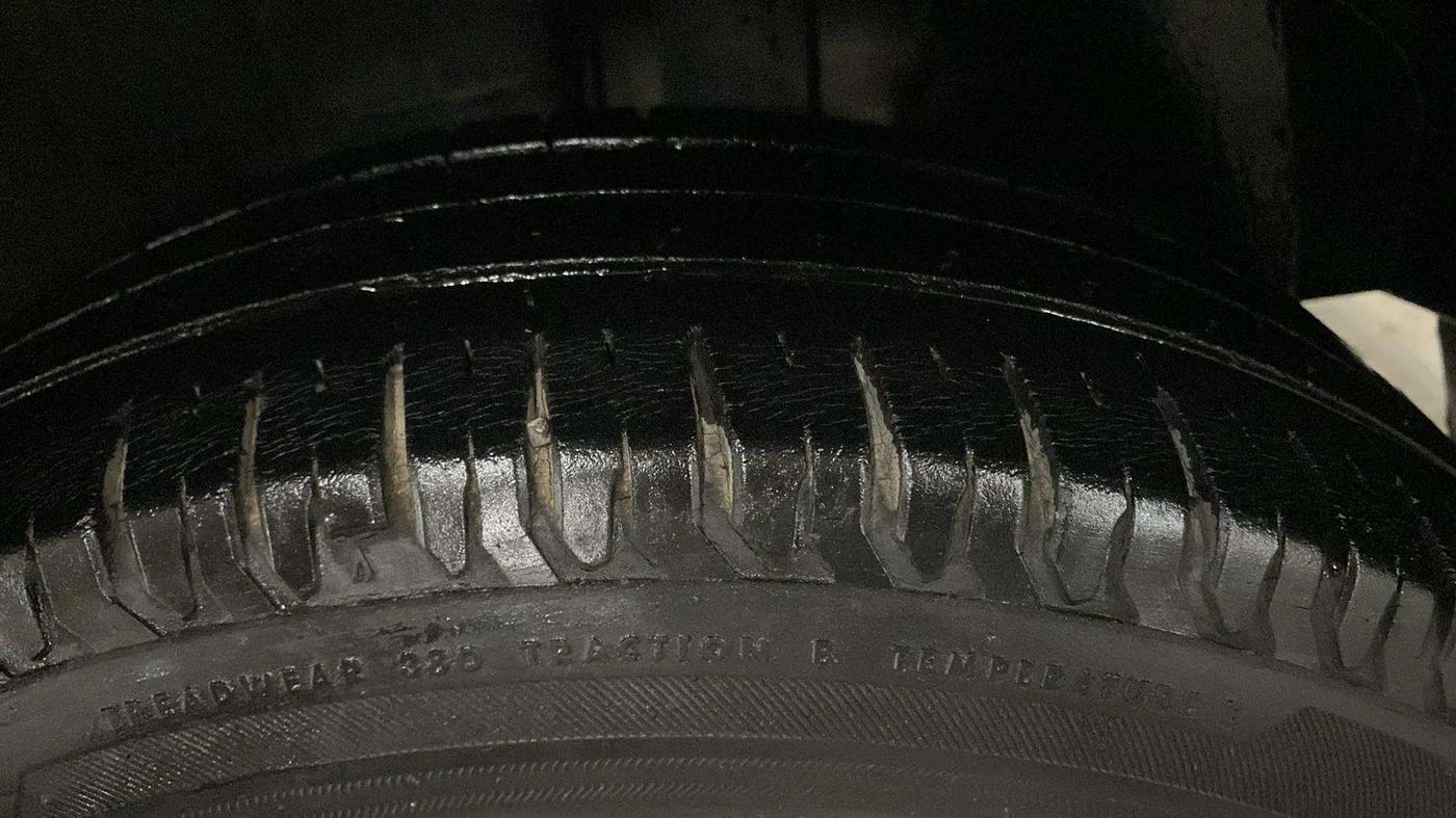 2018 Maruti Dzire ZXI, Petrol, Manual, 32,719 km, Left Rear Tyre Tread