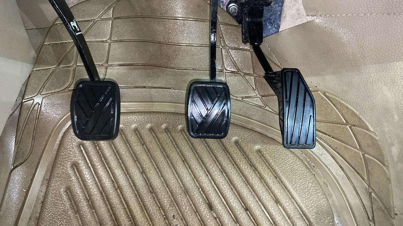 2018 Maruti Dzire ZXI, Petrol, Manual, 32,719 km, Pedals