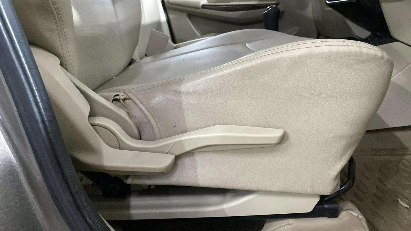 2018 Maruti Dzire ZXI, Petrol, Manual, 32,719 km, Driver Side Adjustment Panel