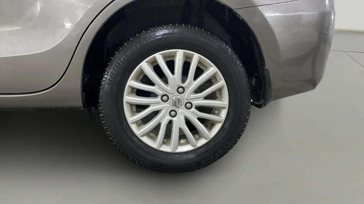 2018 Maruti Dzire ZXI, Petrol, Manual, 32,719 km, Left Rear Wheel