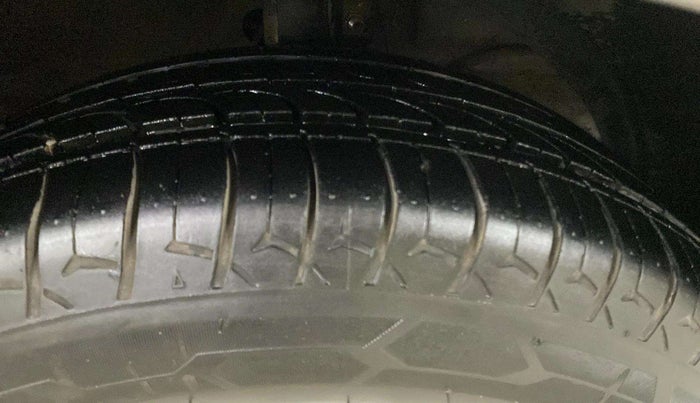 2018 Maruti Dzire ZXI, Petrol, Manual, 32,566 km, Right Front Tyre Tread